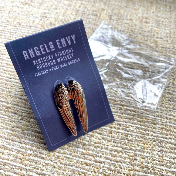 Angels Envy whiskey pin - Picture 1 of 3